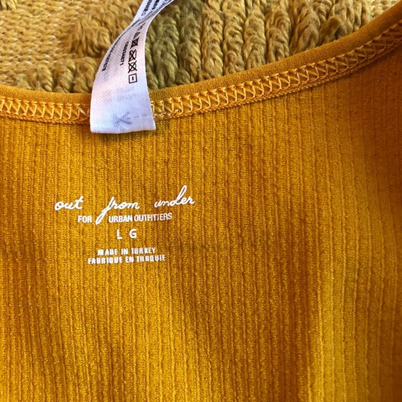 UO Out from under V neck ribbed tank - Picture 2 of 3